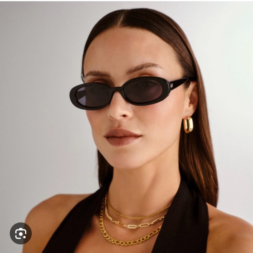 Le Specs “Outta Love” Black Oval Sunglasses 🌞